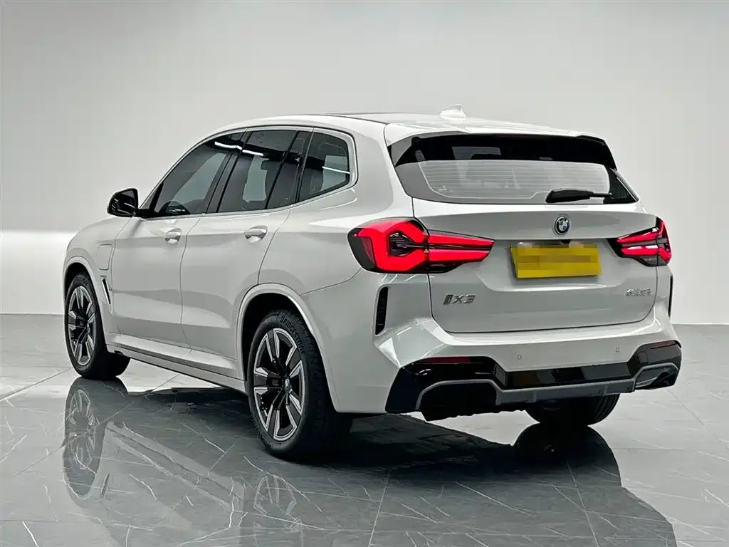 BMW iX3 — фото 4