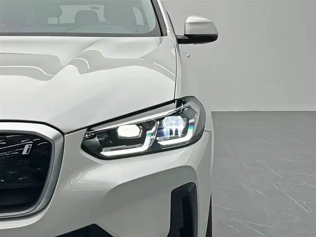 BMW iX3 — фото 9