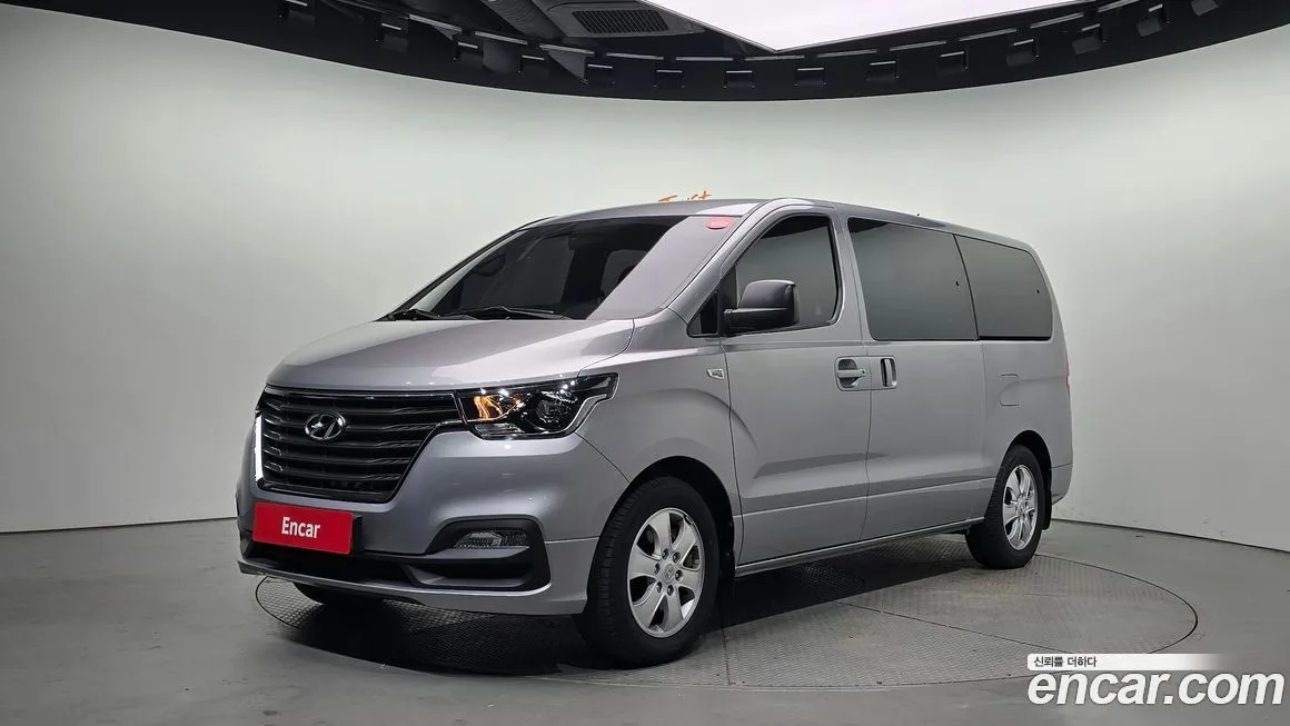 Hyundai Starex — фото 1