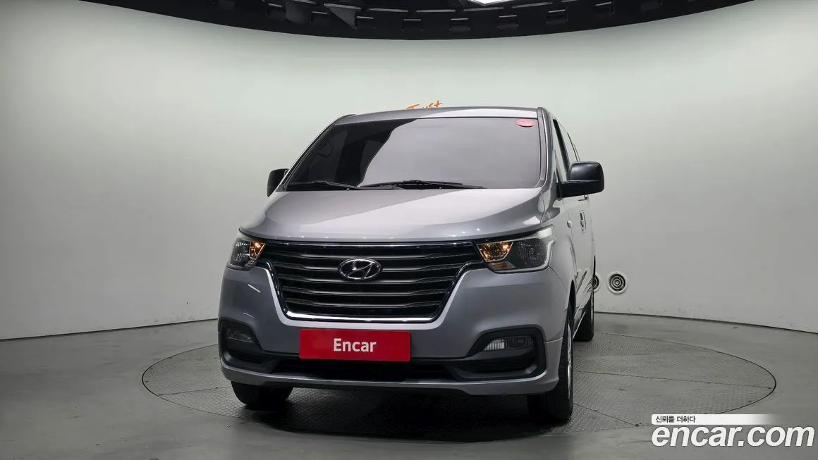 Hyundai Starex — фото 3