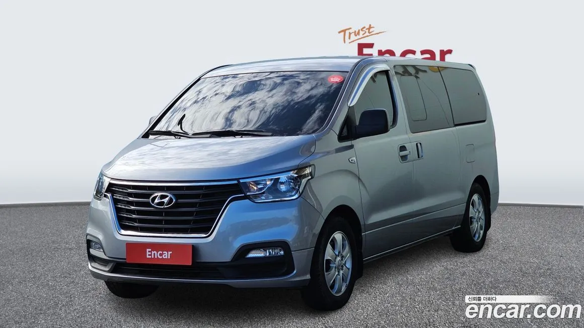Hyundai Starex — фото 1
