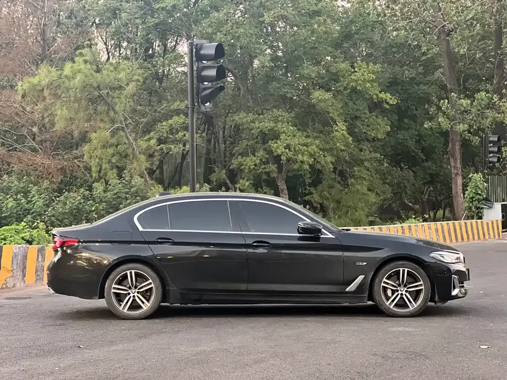 BMW 5 Series New Energy — фото 4