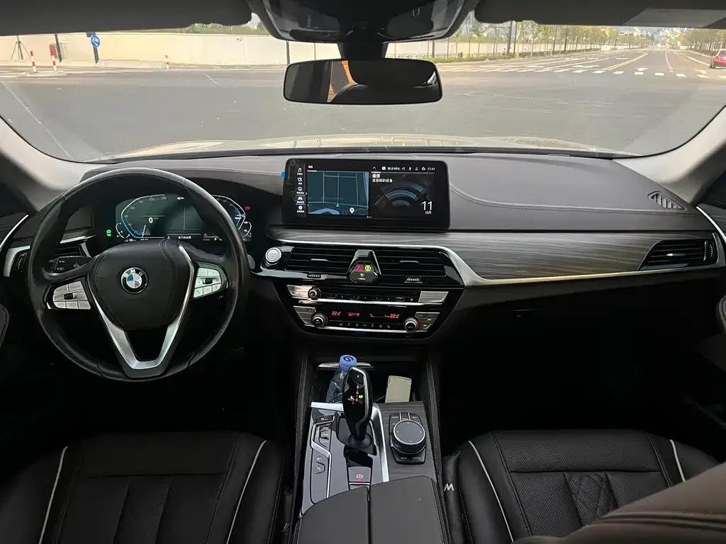 BMW 5 Series New Energy — фото 8