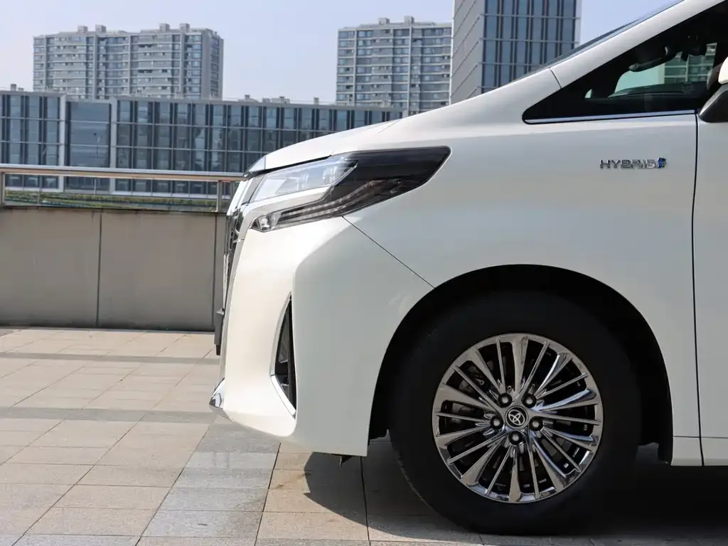 Toyota Alphard — фото 5