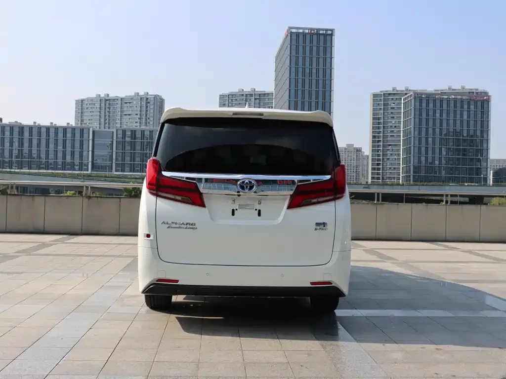 Toyota Alphard — фото 7