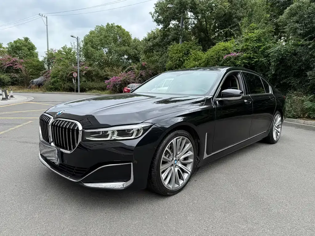 BMW 7 Series — фото 1