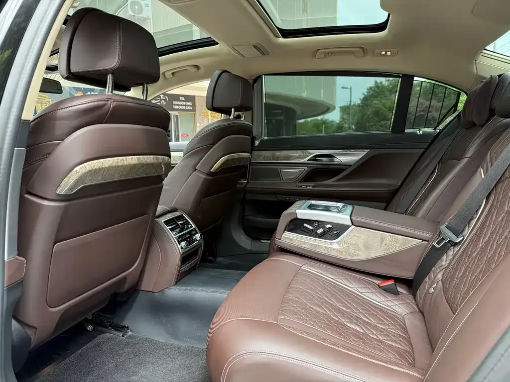 BMW 7 Series — фото 10
