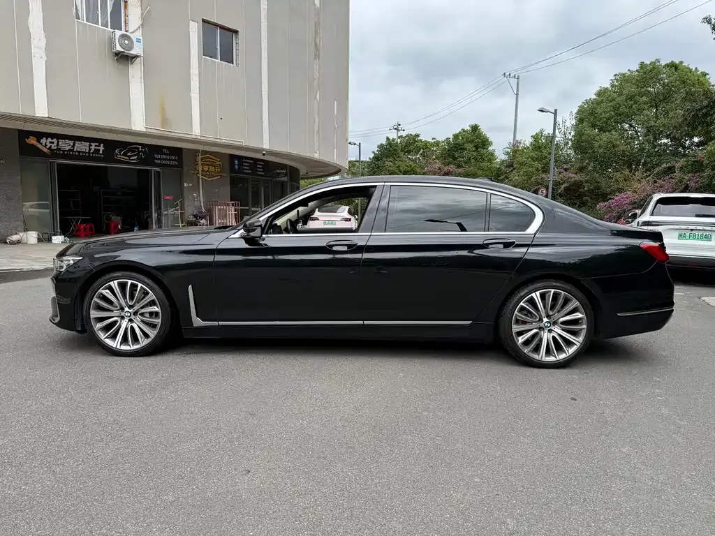BMW 7 Series — фото 4