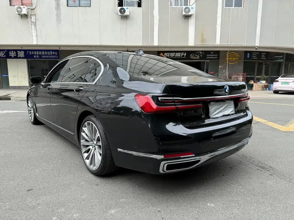 BMW 7 Series — фото 6