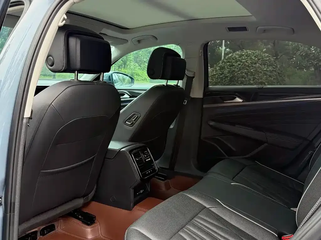 Volkswagen Passat — фото 10
