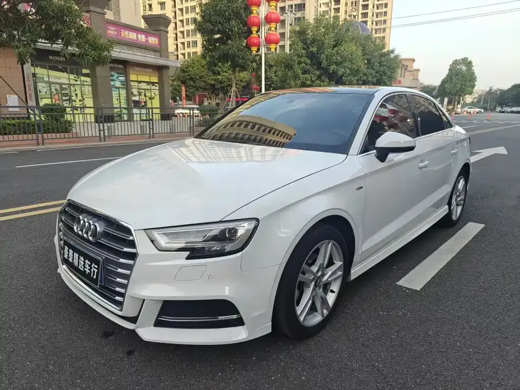 Audi A3 — фото 1