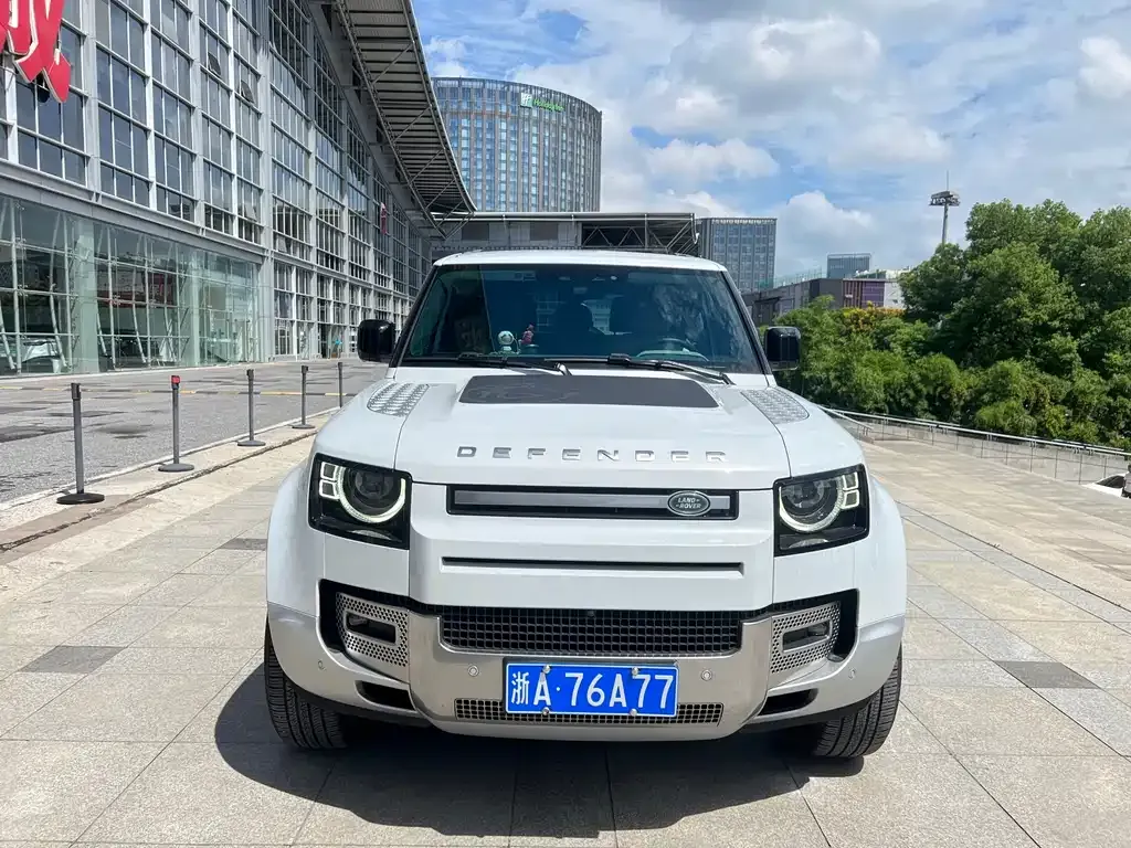 Land Rover Defender — фото 1