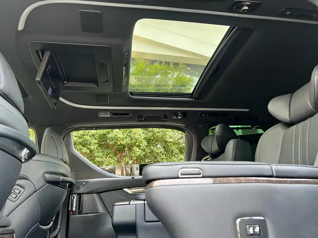 Toyota Alphard — фото 5