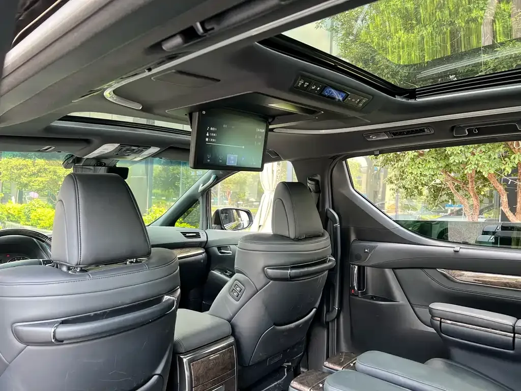 Toyota Alphard — фото 6