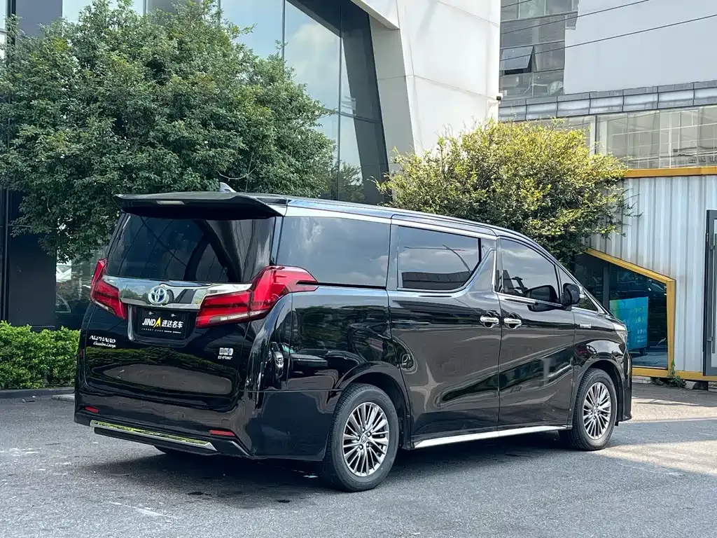 Toyota Alphard — фото 9