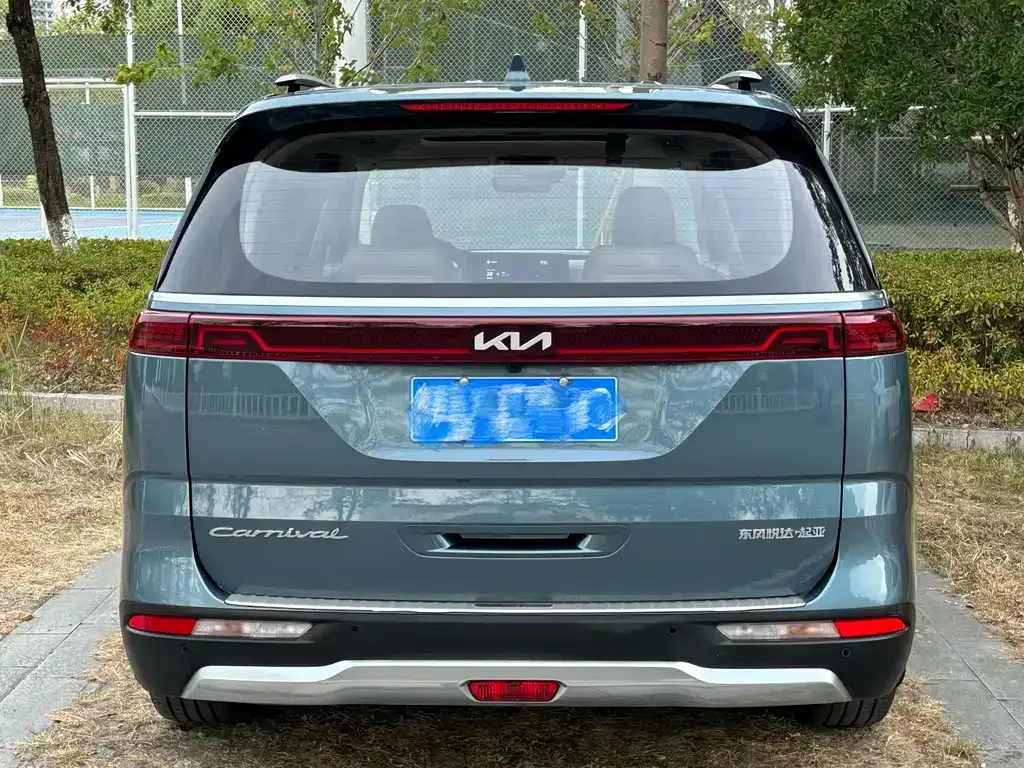 Kia Carnival — фото 5