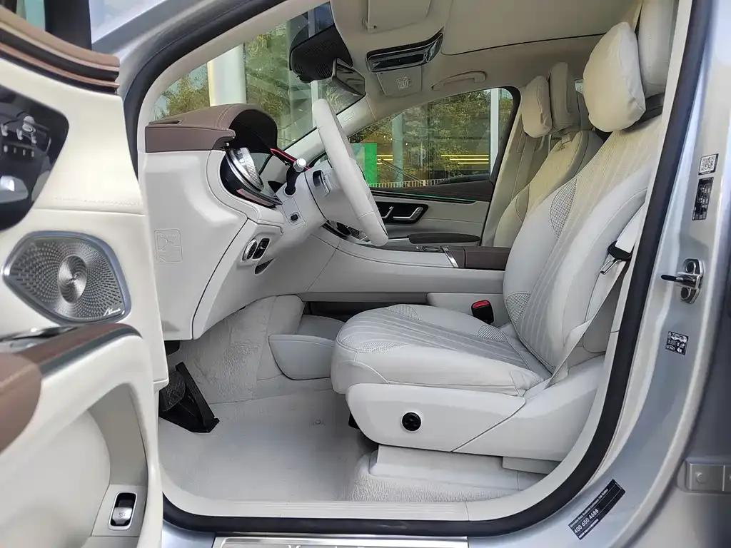 Mercedes-Benz EQS SUV — фото 4