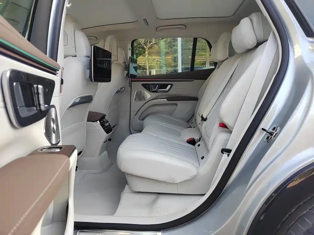 Mercedes-Benz EQS SUV — фото 7