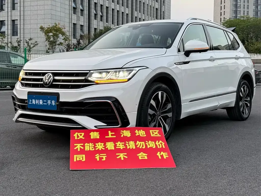 Volkswagen Tiguan L — фото 1