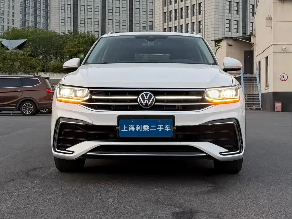 Volkswagen Tiguan L — фото 2