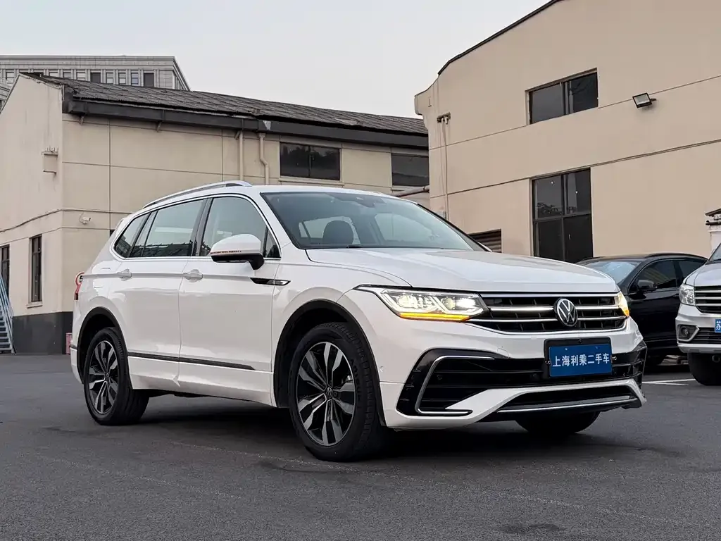 Volkswagen Tiguan L — фото 3