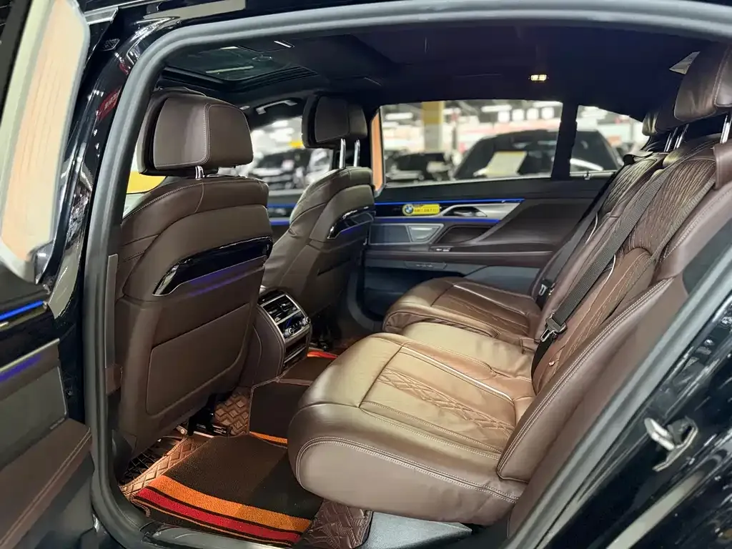BMW 7 Series — фото 10