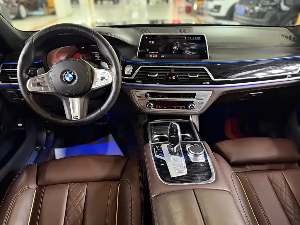 BMW 7 Series — фото 9
