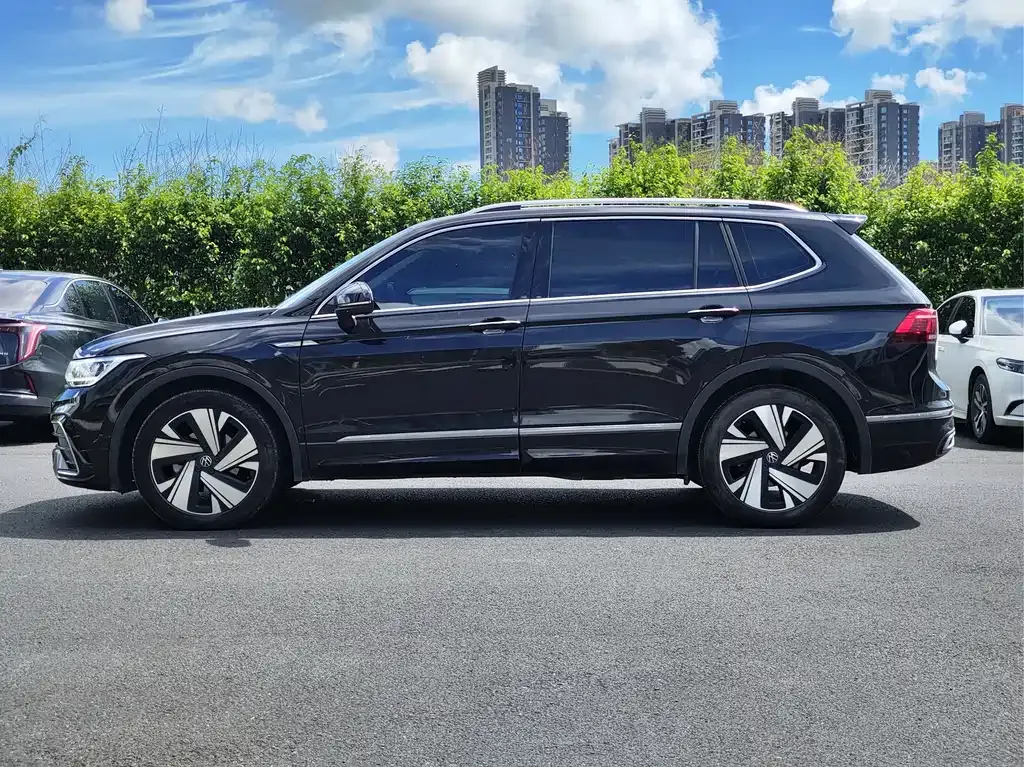 Volkswagen Tiguan L — фото 3