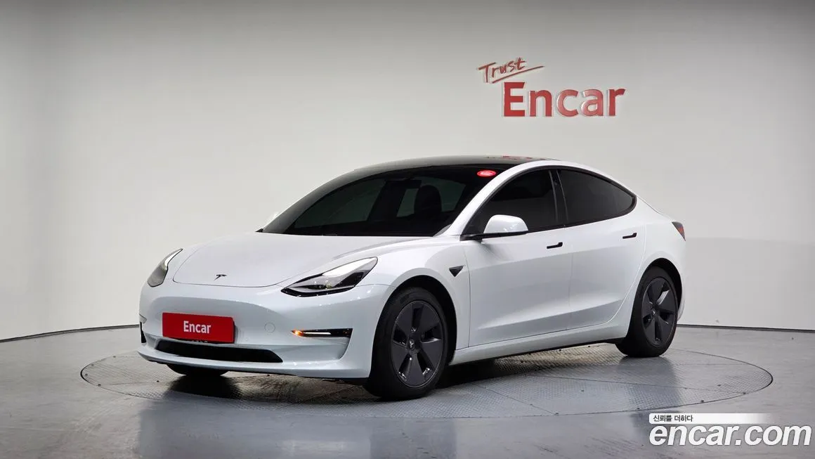 Tesla Model 3 — фото 1