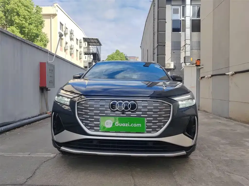 Audi Q4 e-tron — фото 3