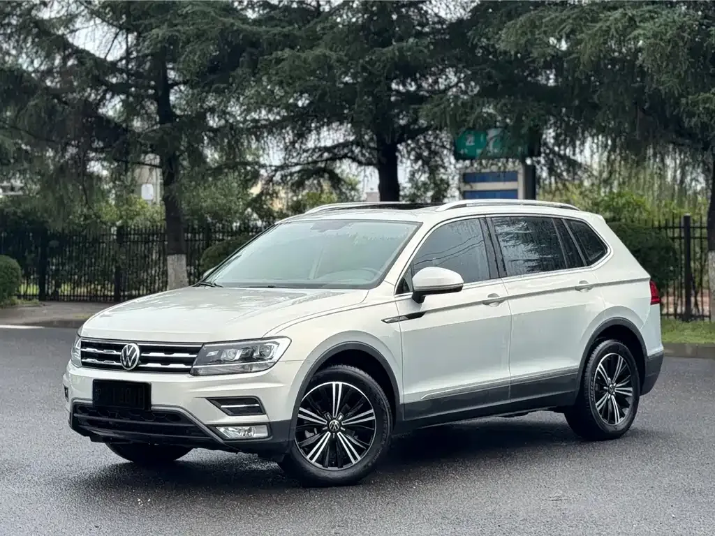 Volkswagen Tiguan L — фото 1