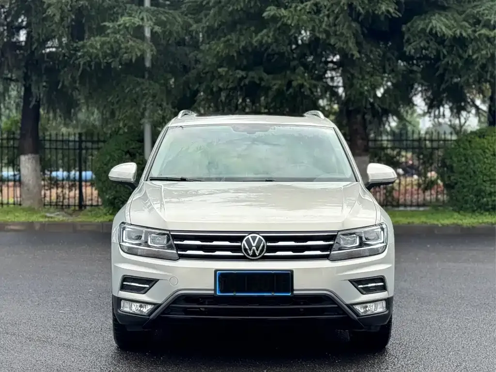 Volkswagen Tiguan L — фото 2