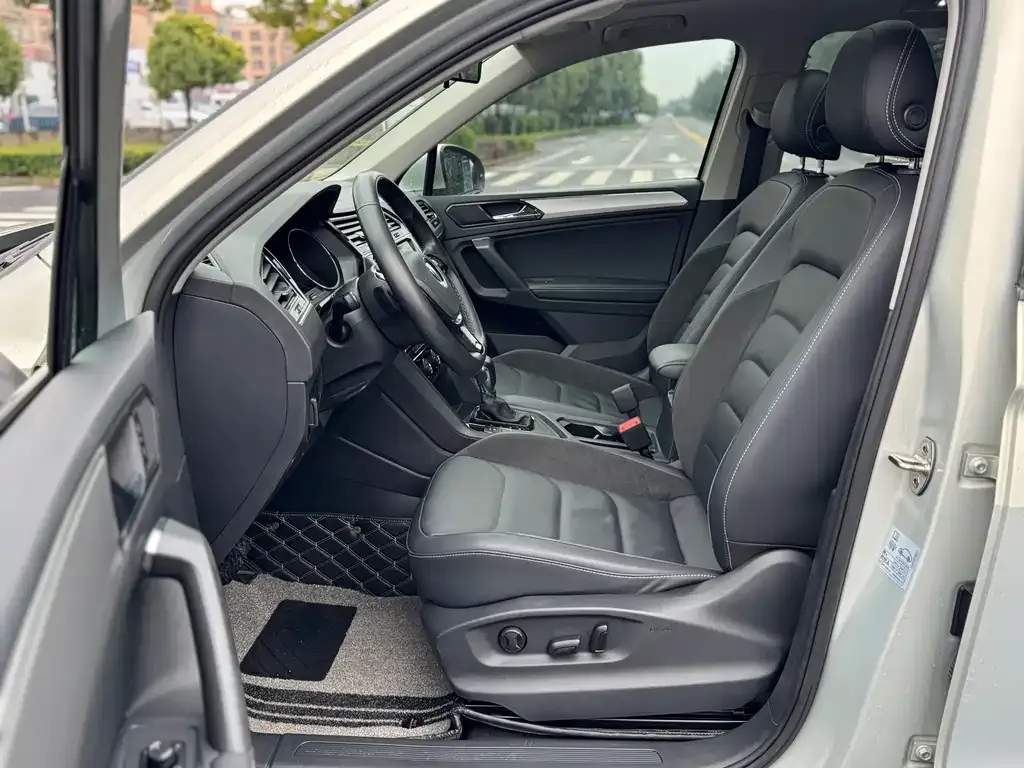 Volkswagen Tiguan L — фото 4