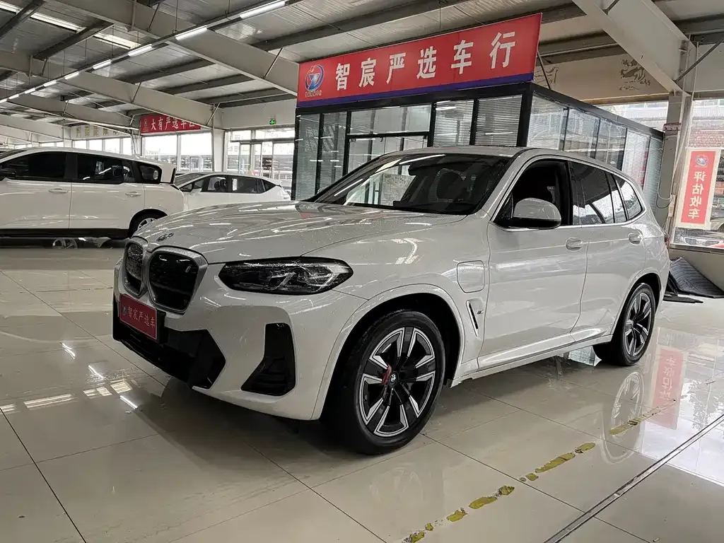 BMW iX3 — фото 1