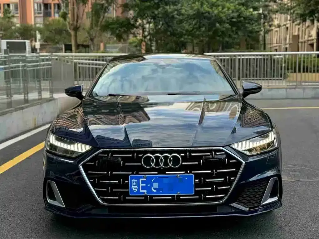 Audi A7L — фото 1