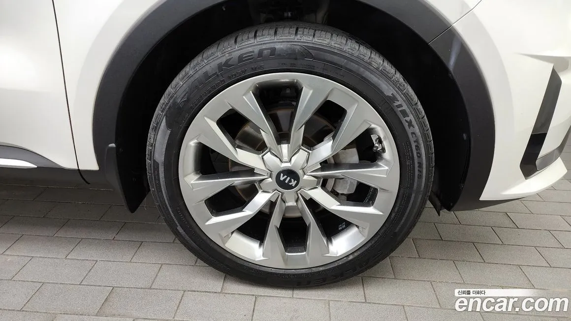 Kia Sorento — фото 5