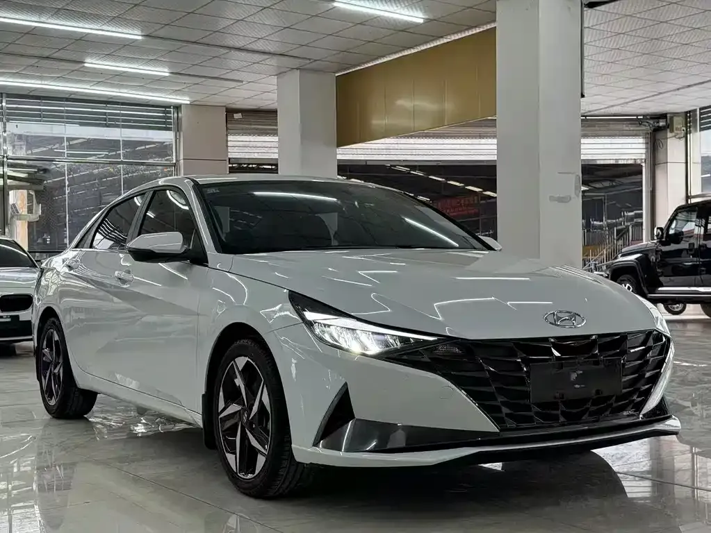Hyundai Elantra — фото 3