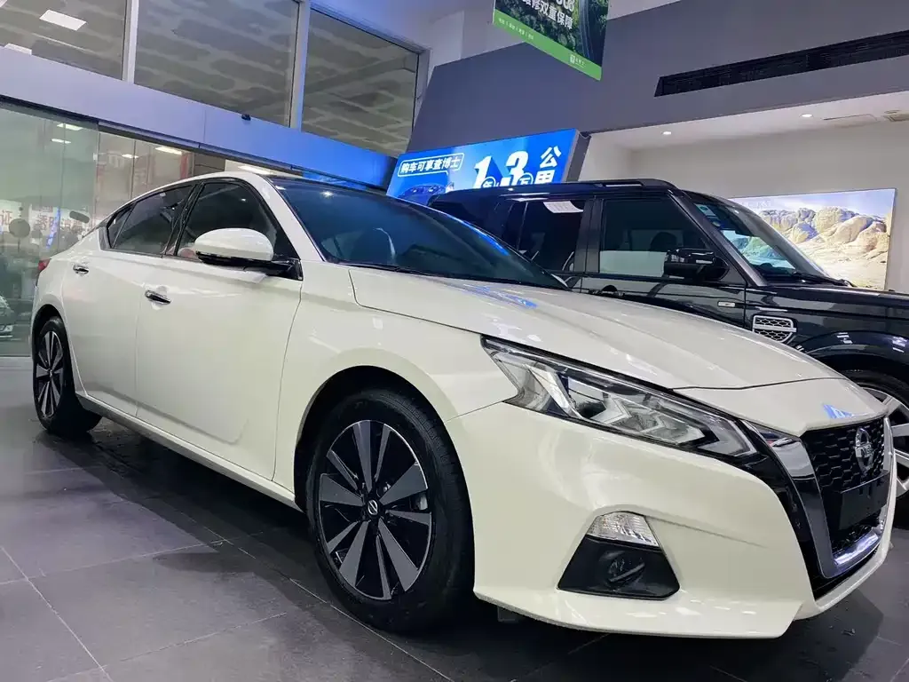 Nissan Teana — фото 1