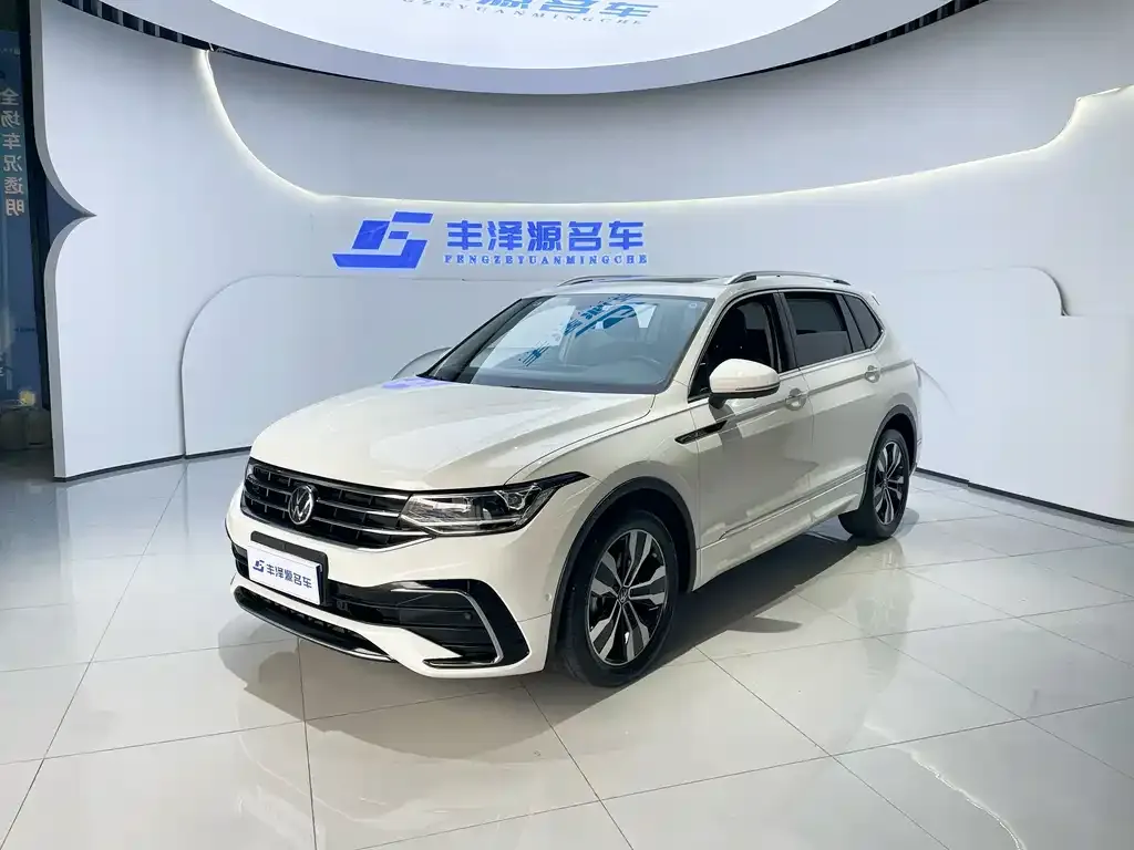 Volkswagen Tiguan L — фото 1