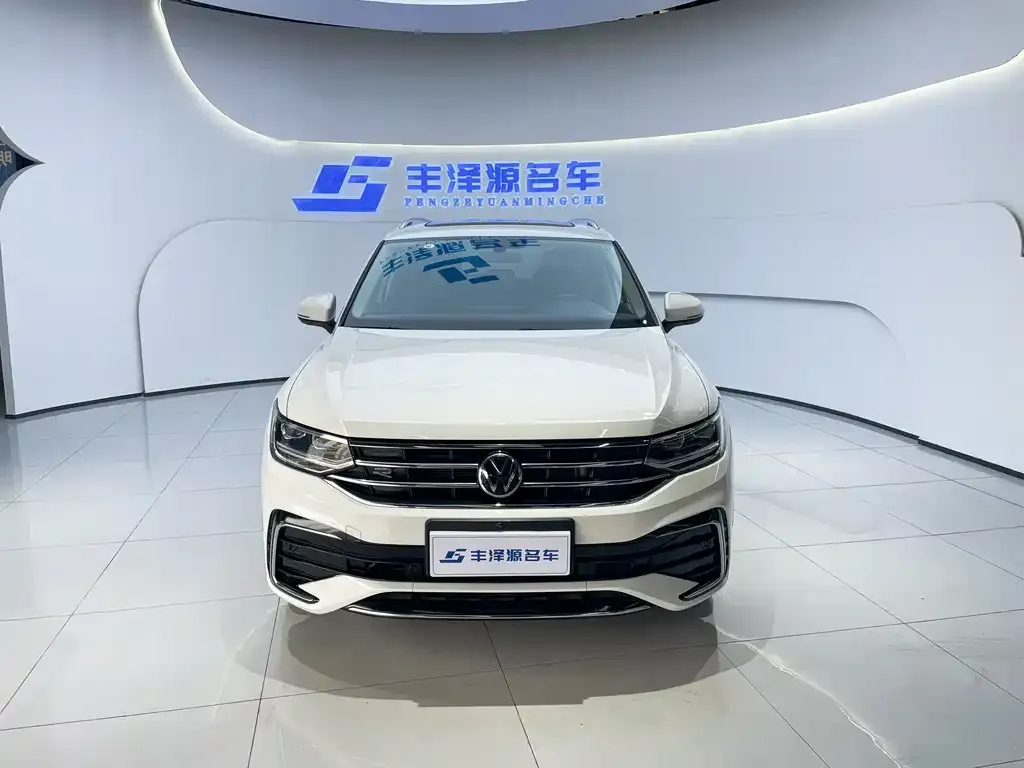 Volkswagen Tiguan L — фото 4