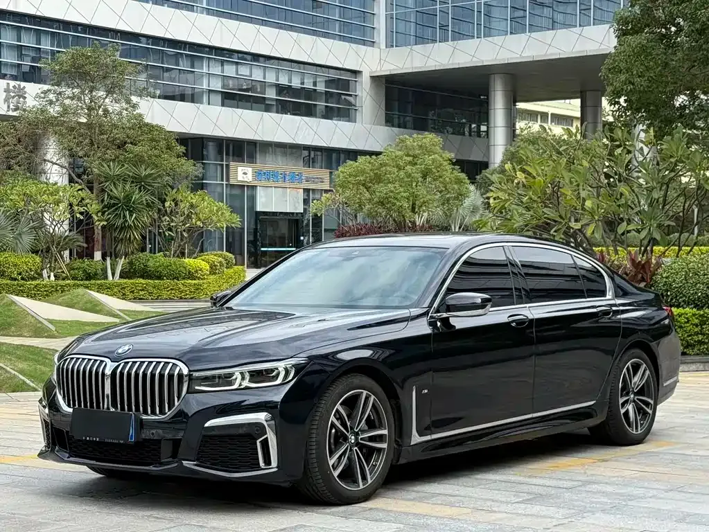 BMW 7 Series — фото 1