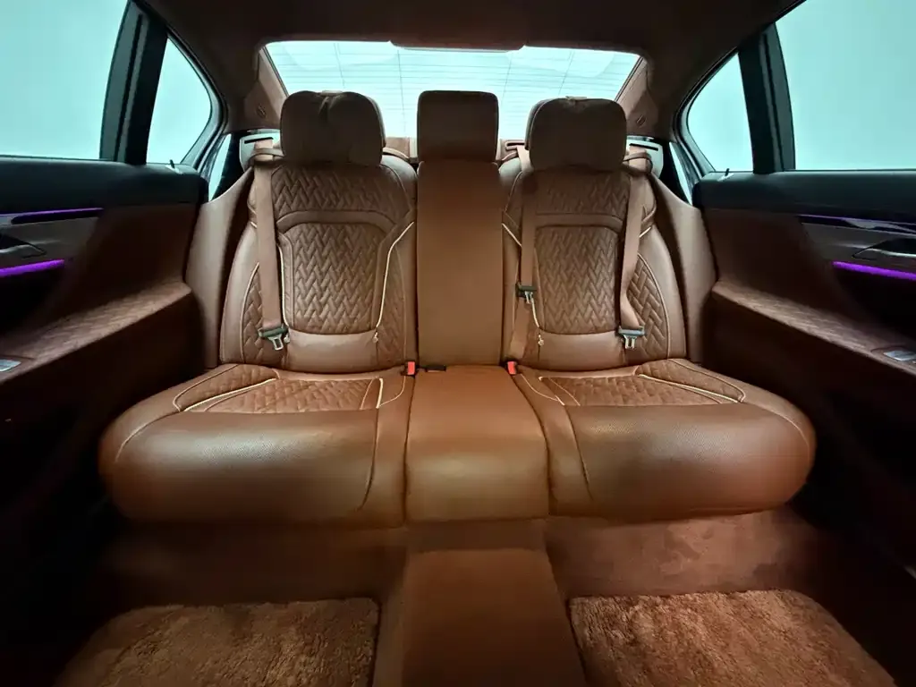 BMW 7 Series — фото 10