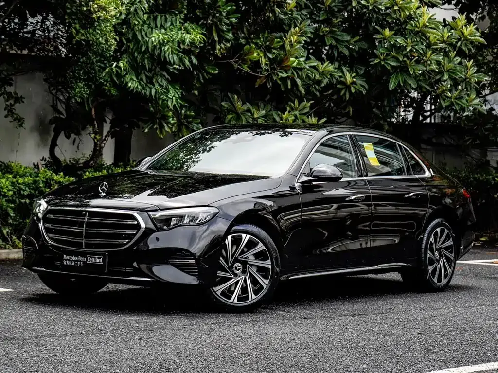 Mercedes-Benz E-Class — фото 1