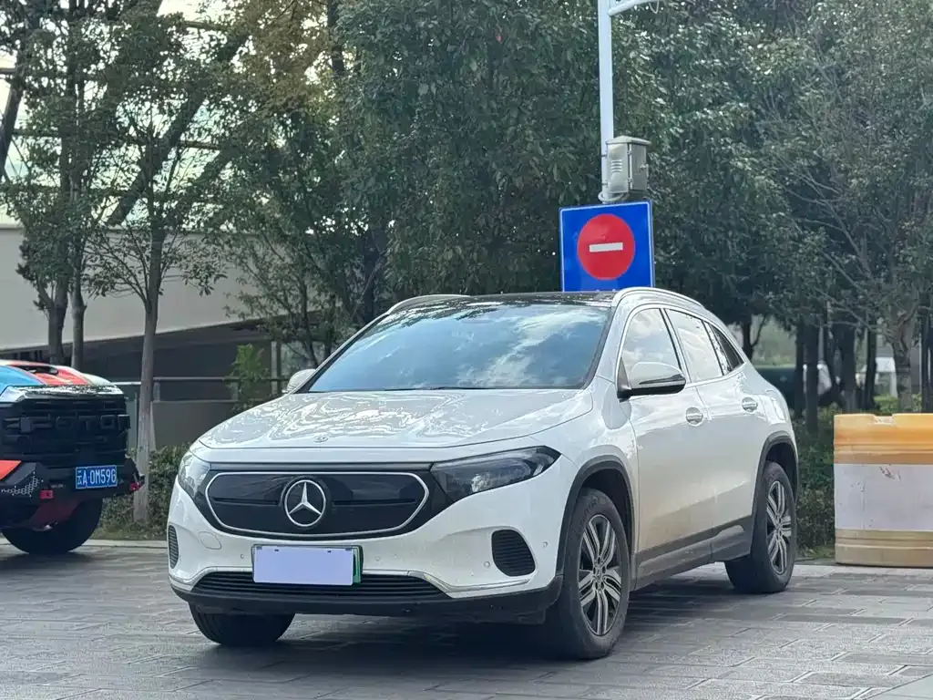 Mercedes-Benz EQA — фото 1