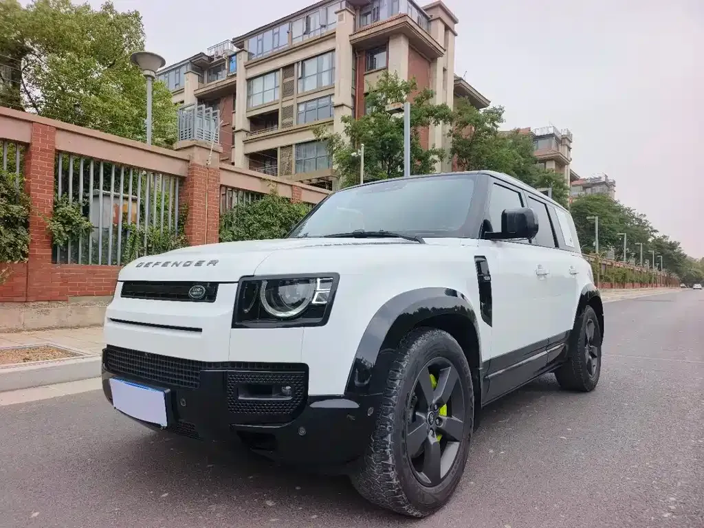 Land Rover Defender — фото 1