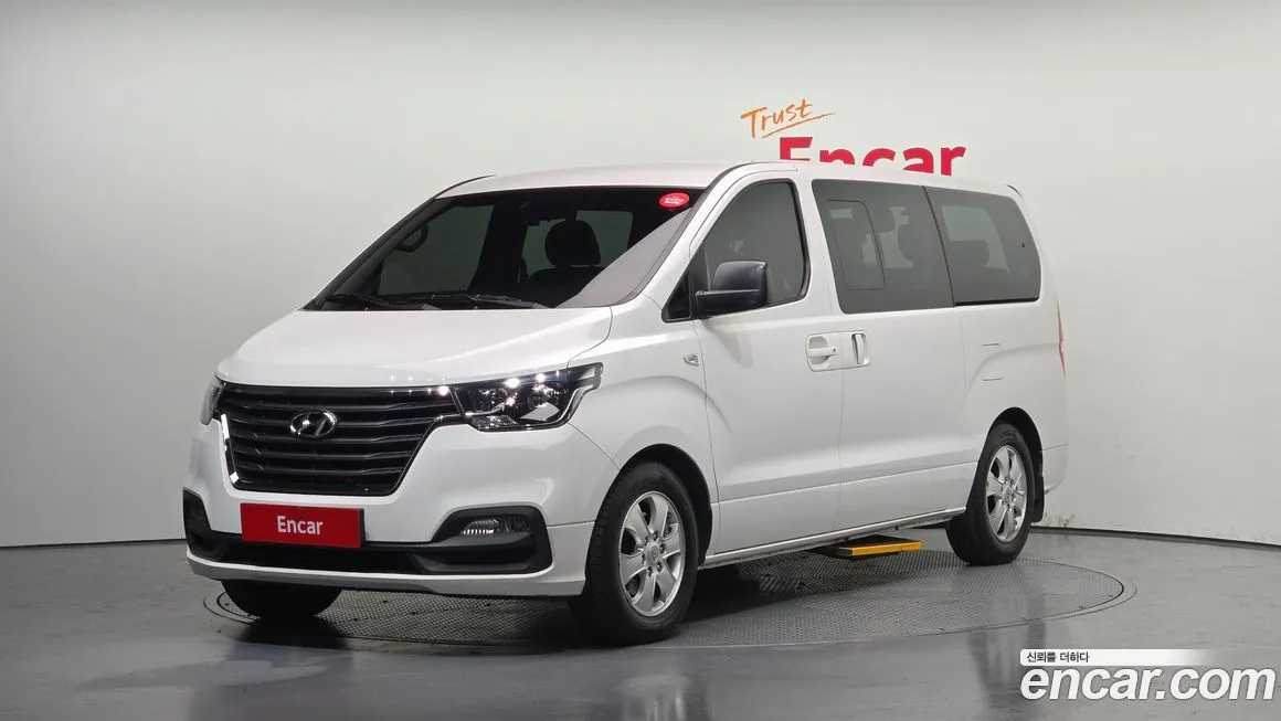 Hyundai Starex — фото 1