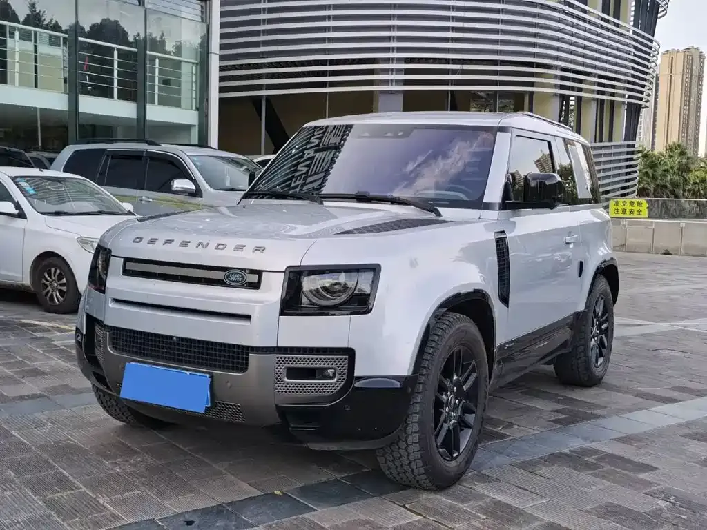 Land Rover Defender — фото 1