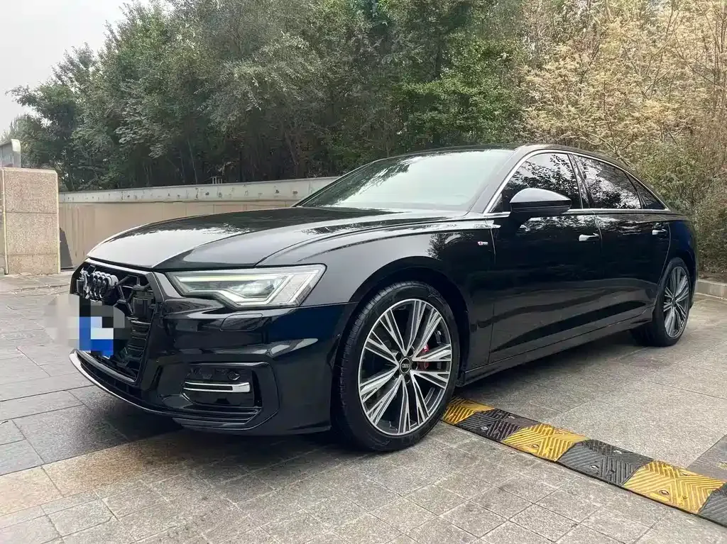 Audi A6L — фото 1