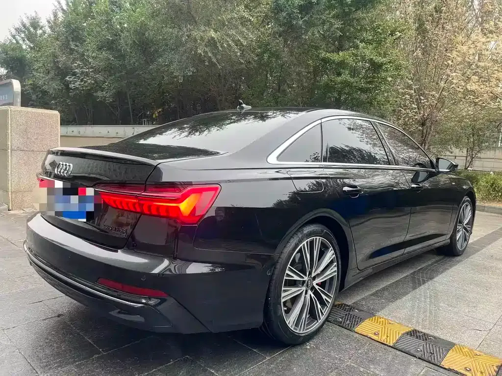 Audi A6L — фото 9