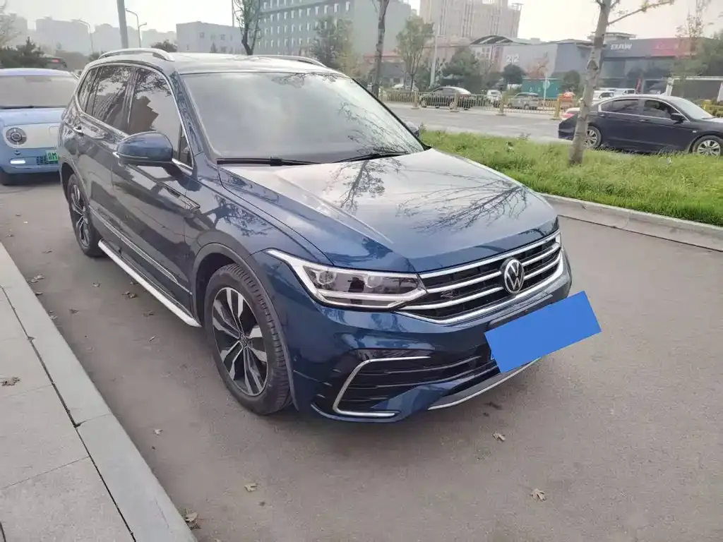 Volkswagen Tiguan L — фото 1
